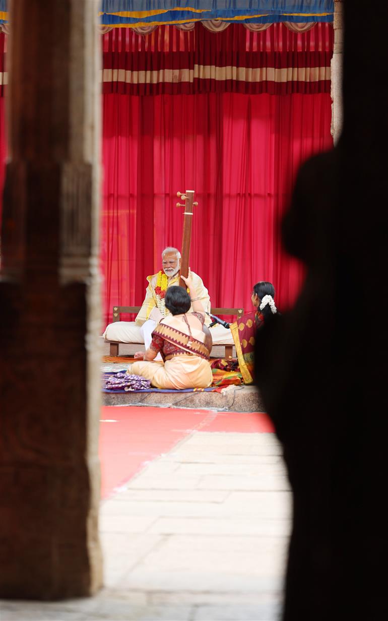 20 जनवरी, 2024 को तमिलनाडु के तिरुचिरापल्ली में श्री रंगनाथस्वामी मंदिर में प्रधानमंत्री श्री नरेन्द्र मोदी।