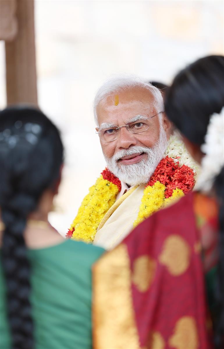 20 जनवरी, 2024 को तमिलनाडु के तिरुचिरापल्ली में श्री रंगनाथस्वामी मंदिर में प्रधानमंत्री श्री नरेन्द्र मोदी।