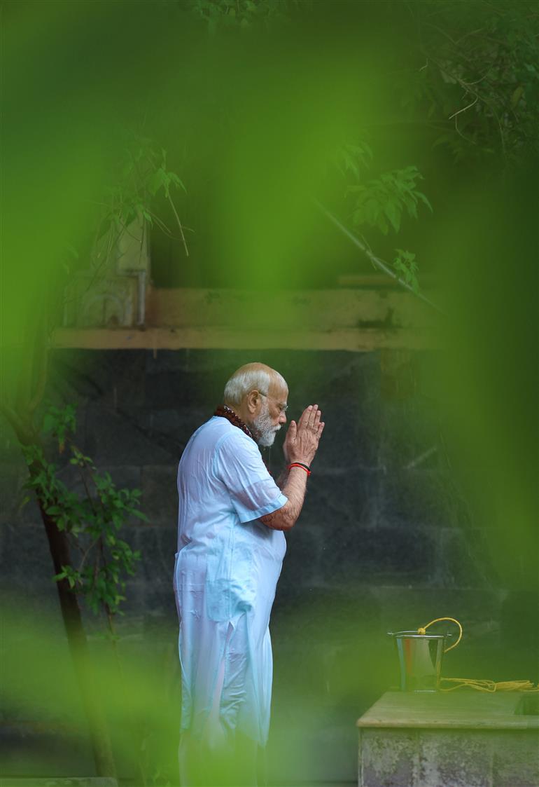 20 जनवरी, 2024 को तमिलनाडु के रामेश्वरम में श्री अरुलमिगु रामनाथस्वामी मंदिर में प्रधानमंत्री श्री नरेन्द्र मोदी।
