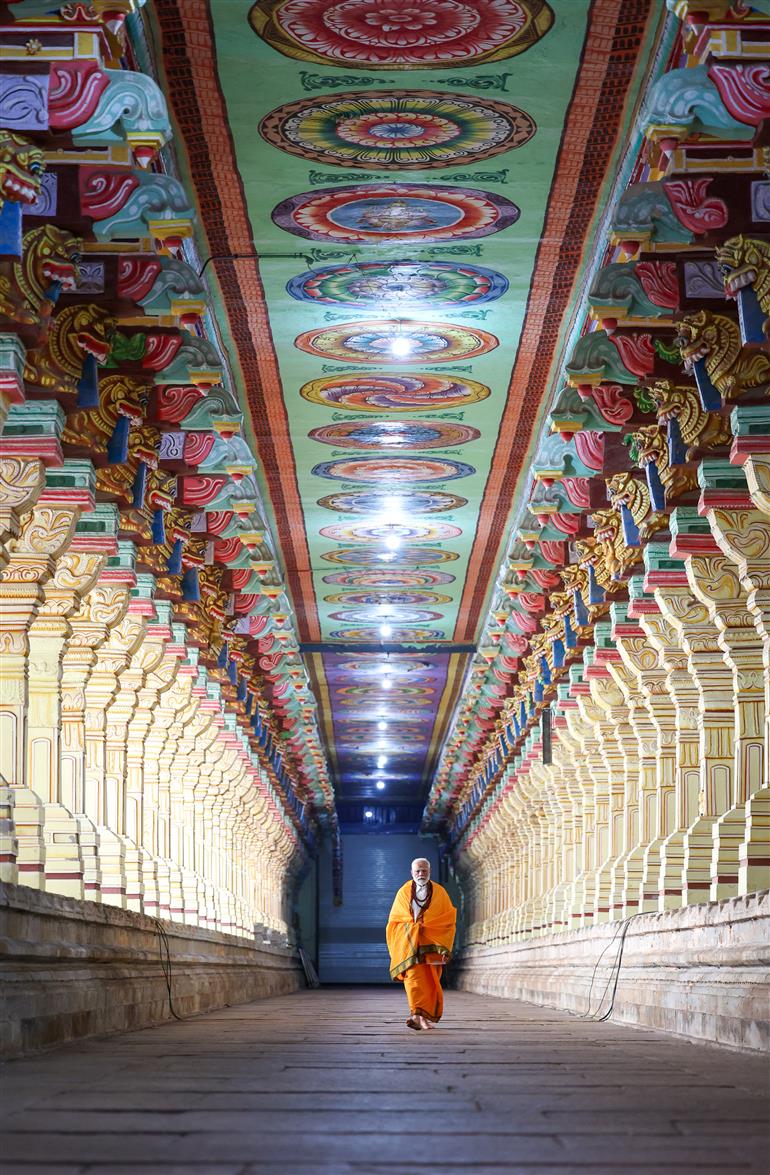 20 जनवरी, 2024 को तमिलनाडु के रामेश्वरम में श्री अरुलमिगु रामनाथस्वामी मंदिर में प्रधानमंत्री श्री नरेन्द्र मोदी।
