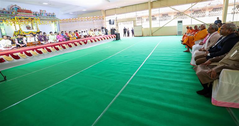 20 जनवरी, 2024 को तमिलनाडु के रामेश्वरम में श्री अरुलमिगु रामनाथस्वामी मंदिर में प्रधानमंत्री श्री नरेन्द्र मोदी।
