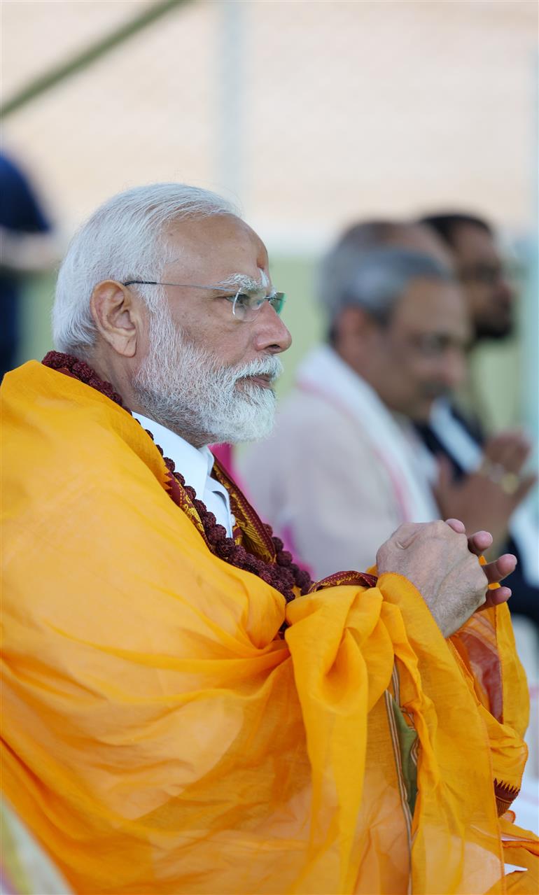 20 जनवरी, 2024 को तमिलनाडु के रामेश्वरम में श्री अरुलमिगु रामनाथस्वामी मंदिर में प्रधानमंत्री श्री नरेन्द्र मोदी।