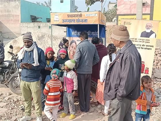 PM Ujjawala Yojana camp during Viksit Bharat Sankalp Yatra program at Nangli Vihar Extension, Baprola, in West Delhi on January 21, 2024.