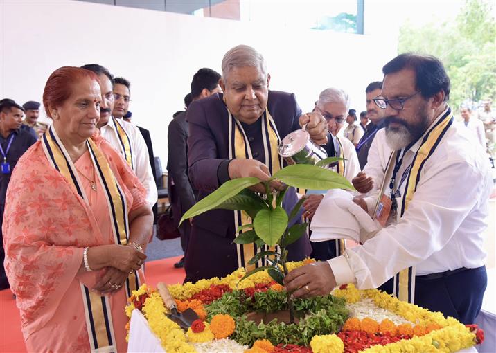 The Vice-President, Shri Jagdeep Dhankhar and Dr. Sudesh Dhankhar planting a Mangosteen sapling at the premises of Indian Institute of Space Science and Technology at Thiruvananthapuram, in Kerala on July 06, 2024.