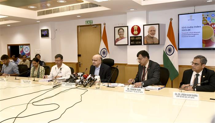 नीति आयोग के मुख्य कार्यकारी अधिकारी (सीईओ) श्री बीवीआर सुब्रह्मण्यम 12 जुलाई, 2024 को नई दिल्ली में एसडीजी इंडिया इंडेक्स 2023-24 जारी करने के अवसर पर प्रेस कॉन्फ्रेंस करते हुए।