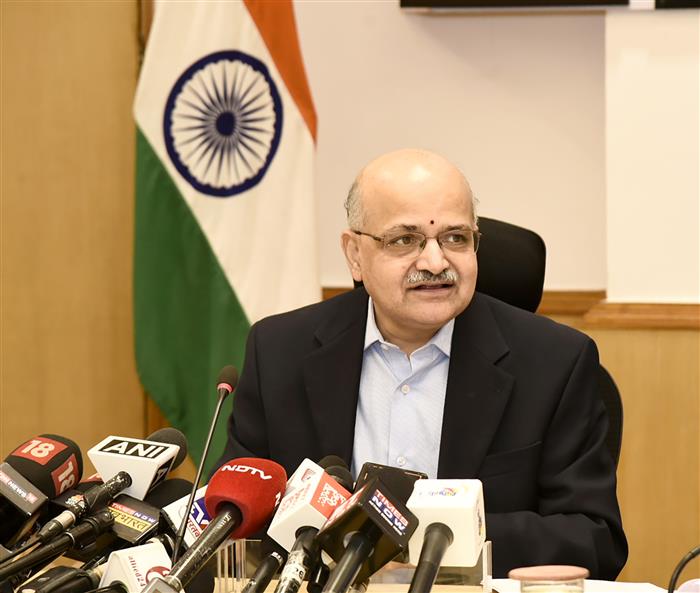 नीति आयोग के मुख्य कार्यकारी अधिकारी (सीईओ) श्री बीवीआर सुब्रह्मण्यम 12 जुलाई, 2024 को नई दिल्ली में एसडीजी इंडिया इंडेक्स 2023-24 जारी करने के अवसर पर प्रेस कॉन्फ्रेंस करते हुए।