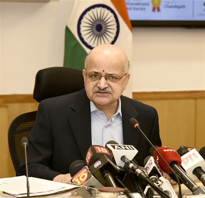 नीति आयोग के मुख्य कार्यकारी अधिकारी (सीईओ) श्री बीवीआर सुब्रह्मण्यम 12 जुलाई, 2024 को नई दिल्ली में एसडीजी इंडिया इंडेक्स 2023-24 जारी करने के अवसर पर प्रेस कॉन्फ्रेंस करते हुए।