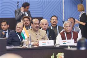 लोकसभा अध्यक्ष श्री ओम बिरला 12 जुलाई, 2024 को रूस के सेंट पीटर्सबर्ग में ‘बहुपक्षीय व्यापार प्रणाली के विखंडन का मुकाबला करने और वैश्विक संकट के परिणामों से संबंधित खतरों पर काबू पाने में संसदों की भूमिका’ विषय पर 10वीं ब्रिक्स संसदीय मंच की बैठक के अवसर पर पूर्ण सत्र को संबोधित करते हुए।