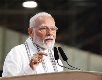 प्रधानमंत्री श्री नरेन्द्र मोदी 13 जुलाई, 2024 को महाराष्ट्र के मुंबई में विभिन्न परियोजनाओं का शुभारंभ और शिलान्यास करने के अवसर पर संबोधित करते हुए।