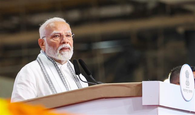 प्रधानमंत्री श्री नरेन्द्र मोदी 13 जुलाई, 2024 को महाराष्ट्र के मुंबई में विभिन्न परियोजनाओं का शुभारंभ और शिलान्यास करने के अवसर पर संबोधित करते हुए।