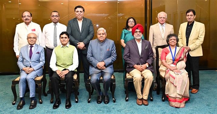 
13 जुलाई, 2024 को नई दिल्ली के विज्ञान भवन में वैश्विक आतंकवाद निरोधक परिषद (जीसीटीसी) द्वारा आयोजित तीसरे साइबर सुरक्षा सम्मेलन के दौरान एक समूह तस्वीर में उपराष्ट्रपति श्री जगदीप धनखड़ 