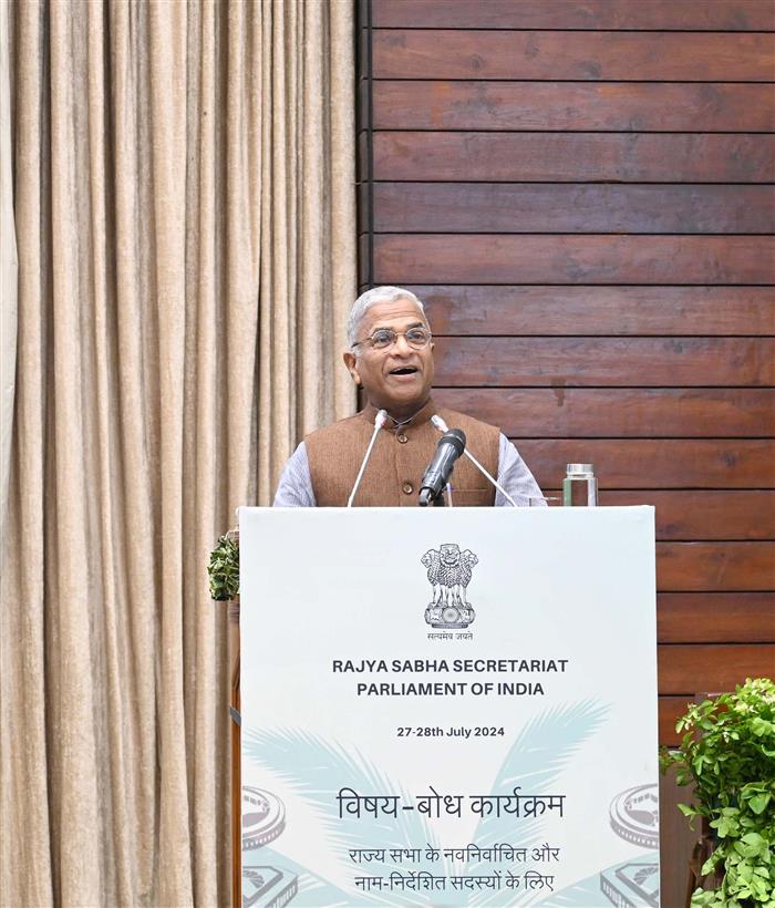 राज्य सभा के उपसभापति श्री हरिवंश 28 जुलाई, 2024 को संसद भवन, नई दिल्ली में राज्य सभा के नवनिर्वाचित और मनोनीत सदस्यों के लिए आयोजित विषय-बोध कार्यक्रम को संबोधित करते हुए।