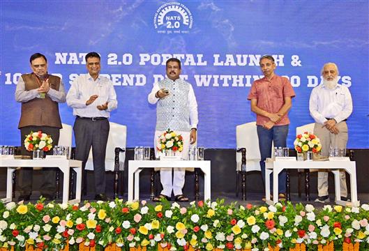 केंद्रीय शिक्षा मंत्री श्री धर्मेंद्र प्रधान 30 जुलाई, 2024 को नई दिल्ली में नेशनल अप्रेंटिस ट्रेनिंग स्कीम (एनएटीएस) 2.0 पोर्टल लॉन्च करते हुए।