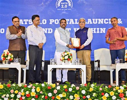 केंद्रीय शिक्षा मंत्री श्री धर्मेंद्र प्रधान 30 जुलाई, 2024 को नई दिल्ली में नेशनल अप्रेंटिस ट्रेनिंग स्कीम (एनएटीएस) 2.0 पोर्टल लॉन्च करते हुए।