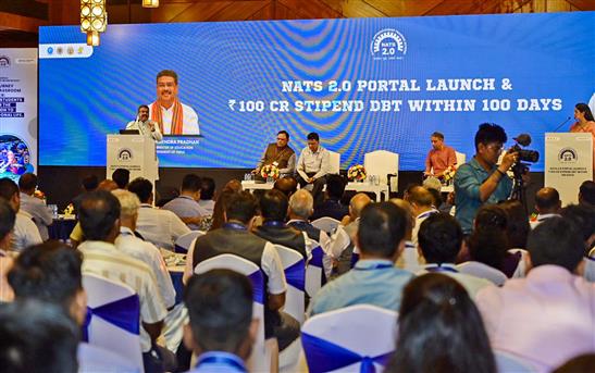 केंद्रीय शिक्षा मंत्री श्री धर्मेंद्र प्रधान 30 जुलाई, 2024 को नई दिल्ली में नेशनल अप्रेंटिस ट्रेनिंग स्कीम (एनएटीएस) 2.0 पोर्टल लॉन्च करने के अवसर पर संबोधित करते हुए।