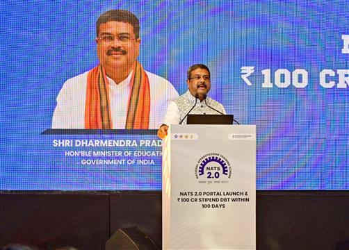 केंद्रीय शिक्षा मंत्री श्री धर्मेंद्र प्रधान 30 जुलाई, 2024 को नई दिल्ली में नेशनल अप्रेंटिस ट्रेनिंग स्कीम (एनएटीएस) 2.0 पोर्टल लॉन्च करने के अवसर पर संबोधित करते हुए।