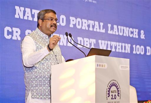 केंद्रीय शिक्षा मंत्री श्री धर्मेंद्र प्रधान 30 जुलाई, 2024 को नई दिल्ली में नेशनल अप्रेंटिस ट्रेनिंग स्कीम (एनएटीएस) 2.0 पोर्टल लॉन्च करने के अवसर पर संबोधित करते हुए।