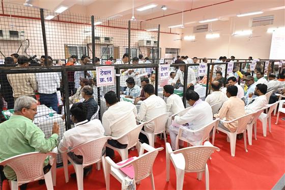 04 जून, 2024 को आंध्र प्रदेश के अमरावती में आम चुनाव-2024 के दौरान जारी मतगणना की एक तस्वीर।