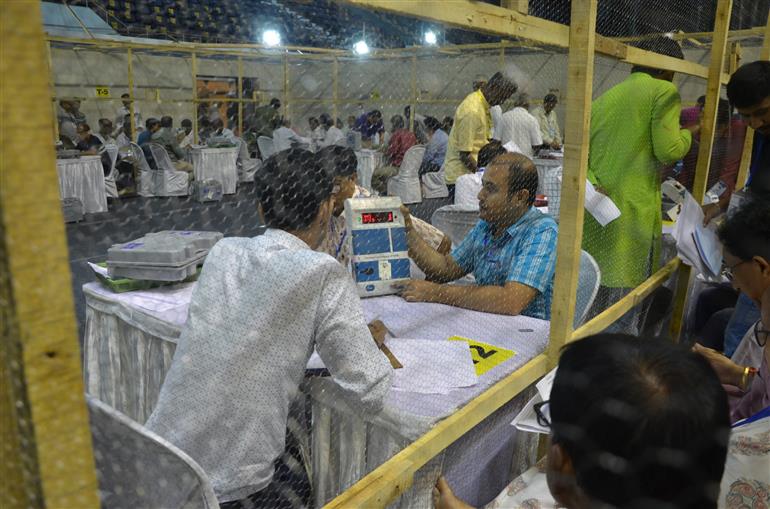 04 जून, 2024 को पश्चिम बंगाल के कोलकाता में आम चुनाव-2024 की मतगणना की एक तस्वीर।