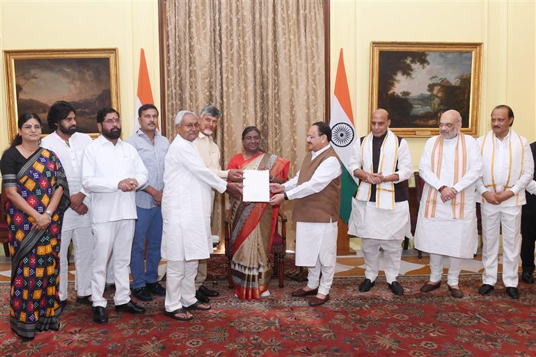 A delegation of the National Democratic Alliance (NDA) led by Shri J. P. Nadda, President, Bharatiya Janata Party (BJP) called on the President of India, Smt Droupadi Murmu at Rashtrapati Bhawan, in New Delhi on June 07, 2024.