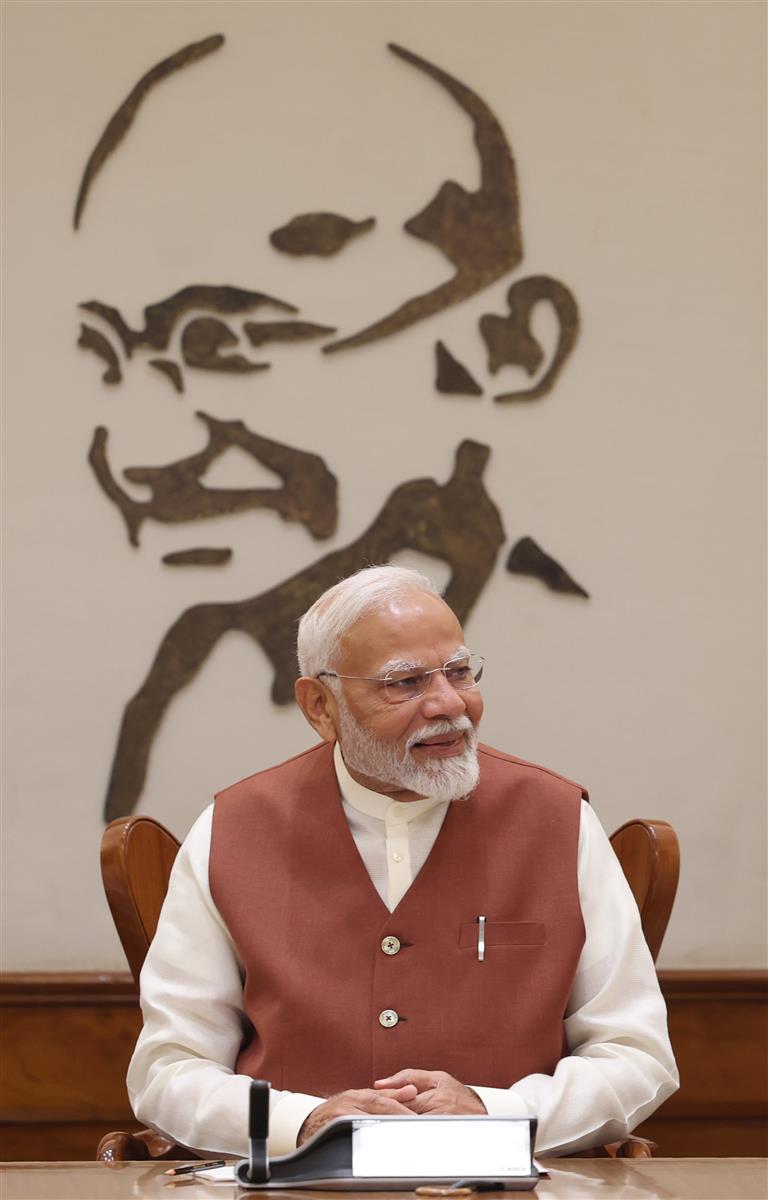 प्रधानमंत्री श्री नरेन्द्र मोदी ने 10 जून 2024 को नई दिल्ली में पहली केंद्रीय कैबिनेट बैठक की अध्यक्षता की।