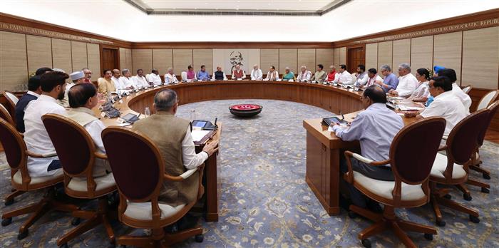 प्रधानमंत्री श्री नरेन्द्र मोदी ने 10 जून 2024 को नई दिल्ली में पहली केंद्रीय कैबिनेट बैठक की अध्यक्षता की।