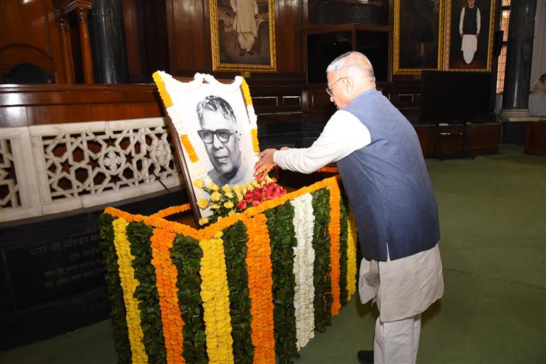 The Deputy Chairman of Rajya Sabha, Shri Harivansh paying floral tributes to former Lok Sabha Speaker Shri K.S. Hegde on his birth anniversary at Central Hall of Samvidhan Sadan, in New Delhi on June 11, 2024.