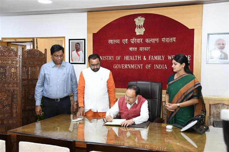 श्री जगत प्रकाश नड्डा ने 11 जून, 2024 को नई दिल्ली में केंद्रीय स्वास्थ्य और परिवार कल्याण मंत्री के रूप में पदभार ग्रहण किया।