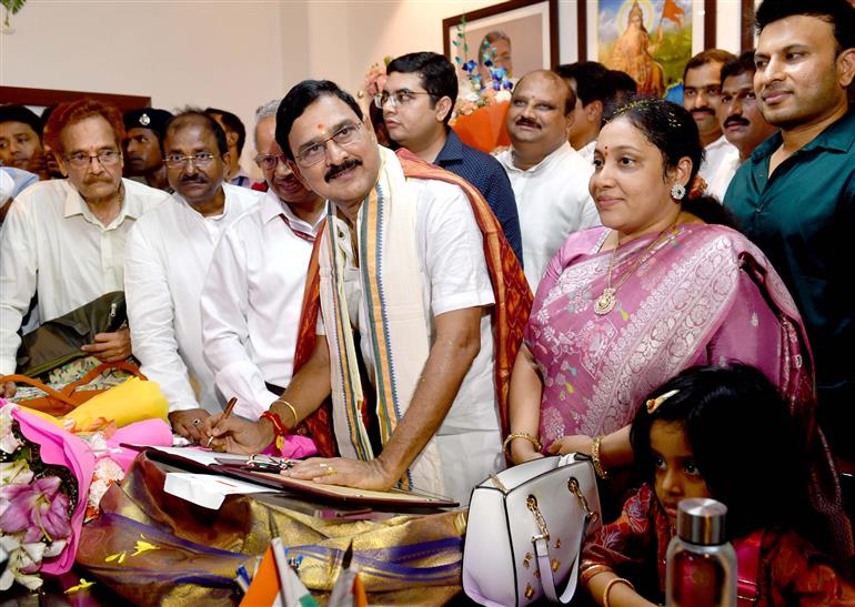 श्री भूपति राजू श्रीनिवास वर्मा ने 18 जून, 2024 को नई दिल्ली में इस्पात मंत्रालय के राज्य मंत्री के रूप में पदभार ग्रहण किया।