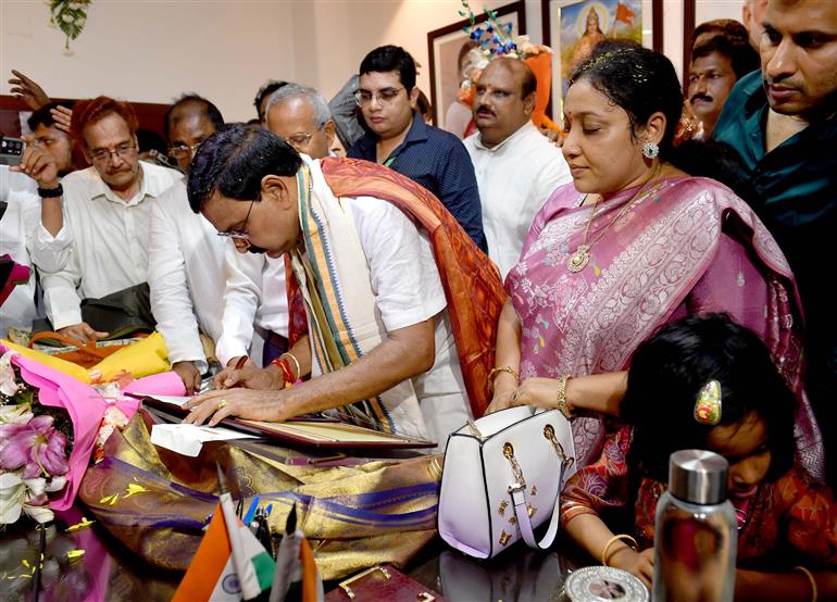 श्री भूपति राजू श्रीनिवास वर्मा ने 18 जून, 2024 को नई दिल्ली में इस्पात मंत्रालय के राज्य मंत्री के रूप में पदभार ग्रहण किया।