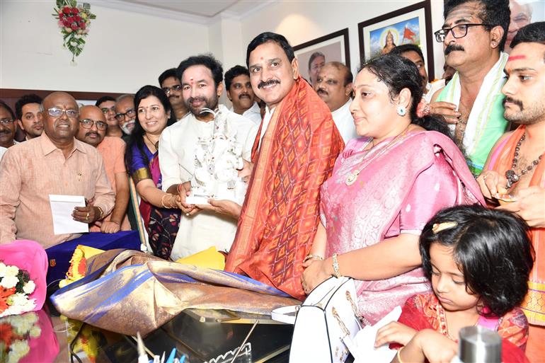 श्री भूपति राजू श्रीनिवास वर्मा ने 18 जून, 2024 को नई दिल्ली में इस्पात मंत्रालय के राज्य मंत्री के रूप में पदभार ग्रहण किया।