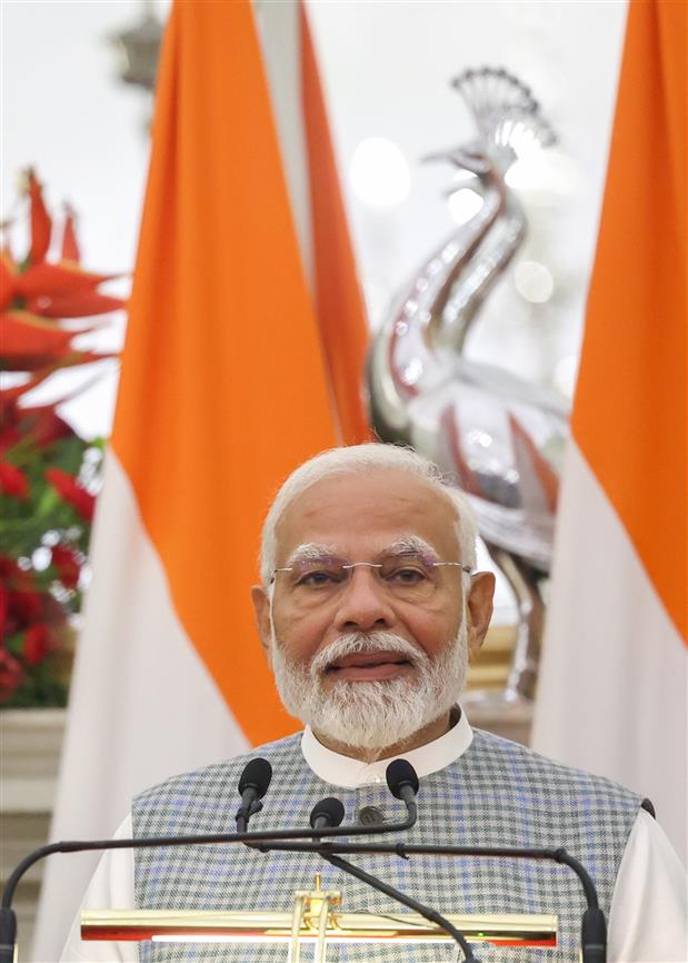 प्रधानमंत्री श्री नरेन्द्र मोदी और बांग्लादेश की प्रधानमंत्री श्रीमती शेख हसीना 22 जून, 2024 को नई दिल्ली के हैदराबाद हाउस में संयुक्त प्रेस वक्तव्य जारी करते हुए।