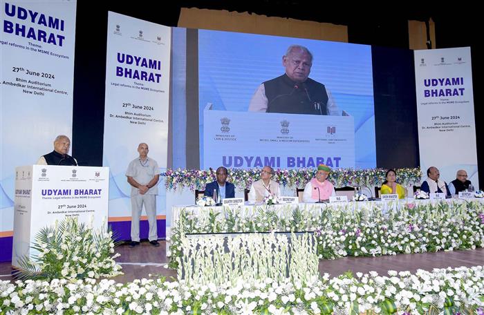 केंद्रीय सूक्ष्म, लघु और मध्यम उद्यम मंत्री श्री जीतन राम मांझी 27 जून, 2024 को नई दिल्ली में डॉ. अंबेडकर अंतर्राष्ट्रीय केंद्र में ‘अंतर्राष्ट्रीय एमएसएमई दिवस 2024’ के अवसर पर उद्यमी भारत कार्यक्रम को संबोधित करते हुए।
