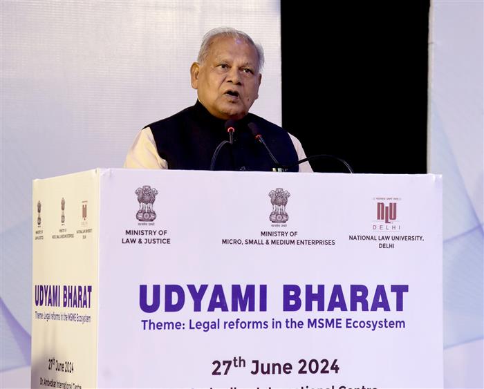 केंद्रीय सूक्ष्म, लघु और मध्यम उद्यम मंत्री श्री जीतन राम मांझी 27 जून, 2024 को नई दिल्ली में डॉ. अंबेडकर अंतर्राष्ट्रीय केंद्र में ‘अंतर्राष्ट्रीय एमएसएमई दिवस 2024’ के अवसर पर उद्यमी भारत कार्यक्रम को संबोधित करते हुए।