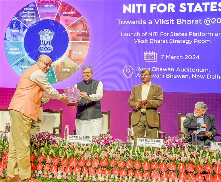 The Union Minister for Railways, Communications, Electronics and Information Technology, Shri Ashwini Vaishnaw graced the launch event of NITI For States Platform & ‘Viksit Bharat Strategy Room’ also “SAMARTH” training modules oragnized at Rang Bhawan Auditorium of Akashvani Bhawan, in New Delhi on March 07, 2024. The Chief Executive Officer (CEO), NITI Aayog, Shri BVR Subrahmanyam is also present on the occasion.