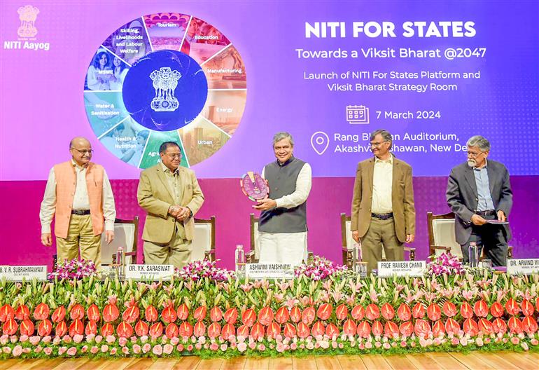 The Union Minister for Railways, Communications, Electronics and Information Technology, Shri Ashwini Vaishnaw graced the launch event of NITI For States Platform & ‘Viksit Bharat Strategy Room’ also “SAMARTH” training modules oragnized at Rang Bhawan Auditorium of Akashvani Bhawan, in New Delhi on March 07, 2024. The Chief Executive Officer (CEO), NITI Aayog, Shri BVR Subrahmanyam is also present on the occasion.