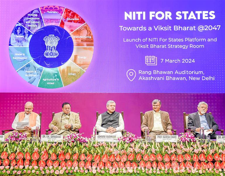 The Union Minister for Railways, Communications, Electronics and Information Technology, Shri Ashwini Vaishnaw graced the launch event of NITI For States Platform & ‘Viksit Bharat Strategy Room’ also “SAMARTH” training modules oragnized at Rang Bhawan Auditorium of Akashvani Bhawan, in New Delhi on March 07, 2024. The Chief Executive Officer (CEO), NITI Aayog, Shri BVR Subrahmanyam is also present on the occasion.