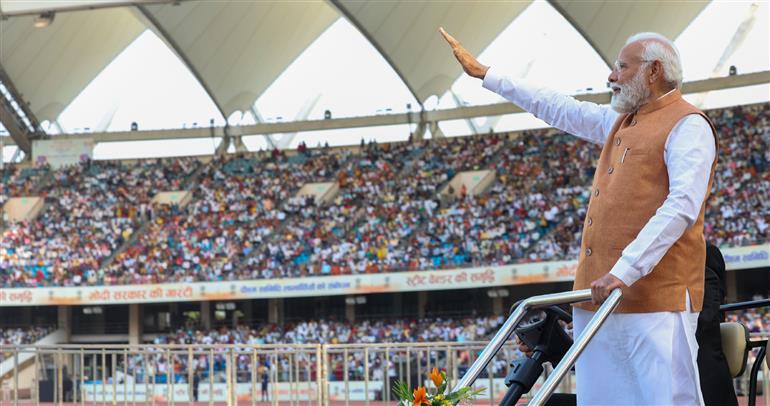 PM participates in the beneficiaries of PM SVANidhi scheme at JLN Stadium, in Delhi on March 14, 2024.