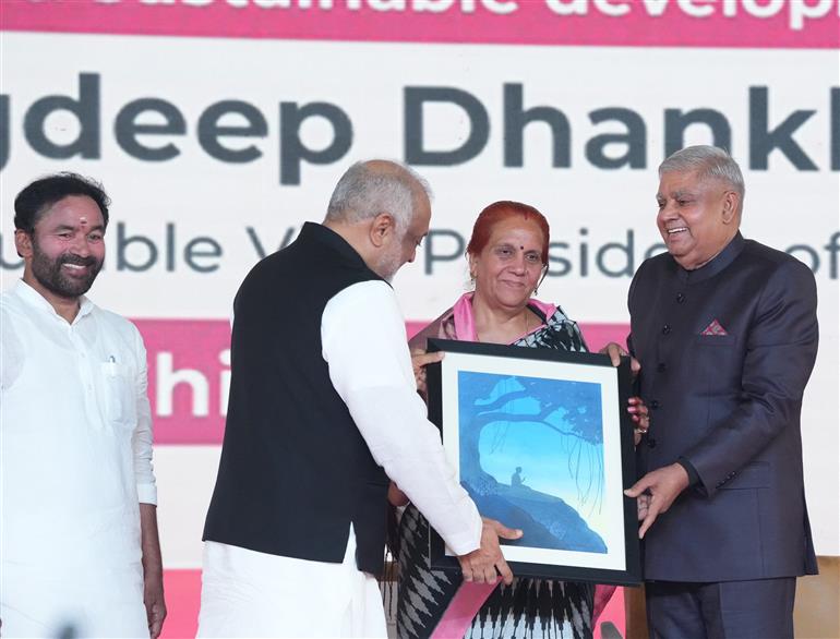 उपराष्ट्रपति और राज्यसभा के सभापति श्री जगदीप धनखड़ ने 16 मार्च, 2024 को तेलंगाना के हैदराबाद में कान्हा शांति वनम में 'वैश्विक आध्यात्मिक महोत्सव' में शिरकत की।