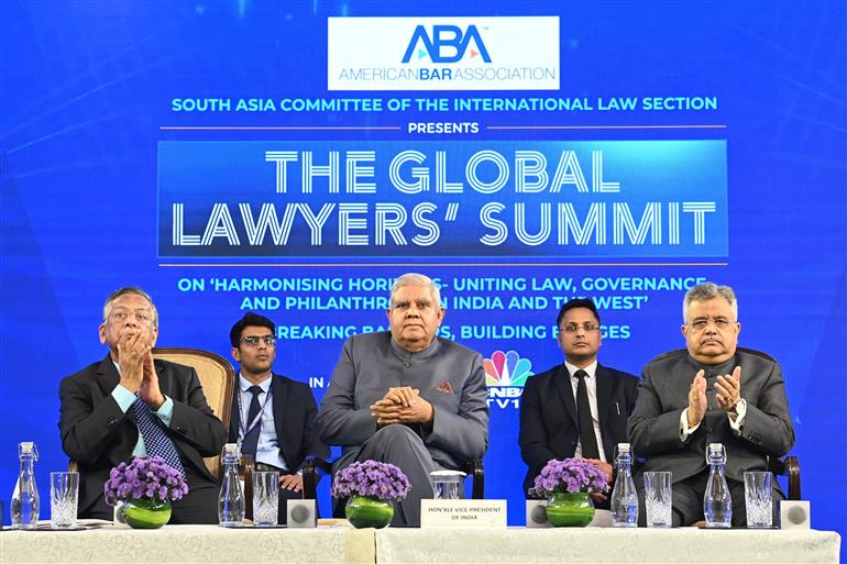 उपराष्ट्रपति और राज्यसभा के सभापति श्री जगदीप धनखड़ ने 28 मार्च, 2024 को नई दिल्ली में "अमेरिकन बार एसोसिएशन (एबीए) इंडिया कॉन्फ्रेंस 2024 - द ग्लोबल लॉयर्स समिट" में शिरकत की।
