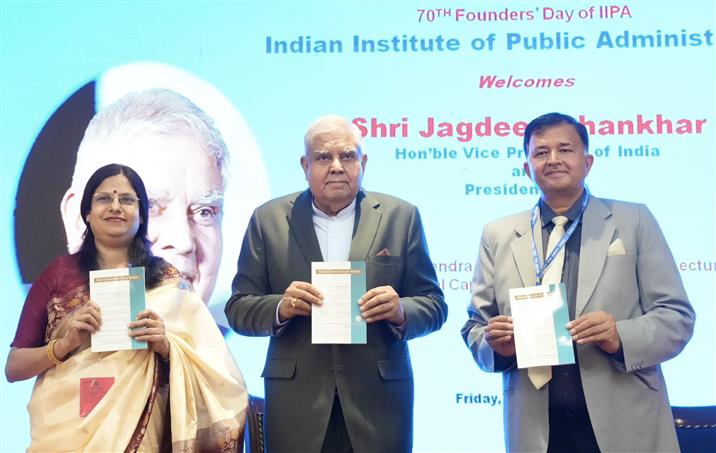 उपराष्ट्रपति और राज्यसभा के सभापति श्री जगदीप धनखड़ ने 29 मार्च, 2024 को नई दिल्ली में भारतीय लोक प्रशासन संस्थान (आईआईपीए) के 70वें स्थापना दिवस समारोह के दौरान प्रकाशन का विमोचन किया।