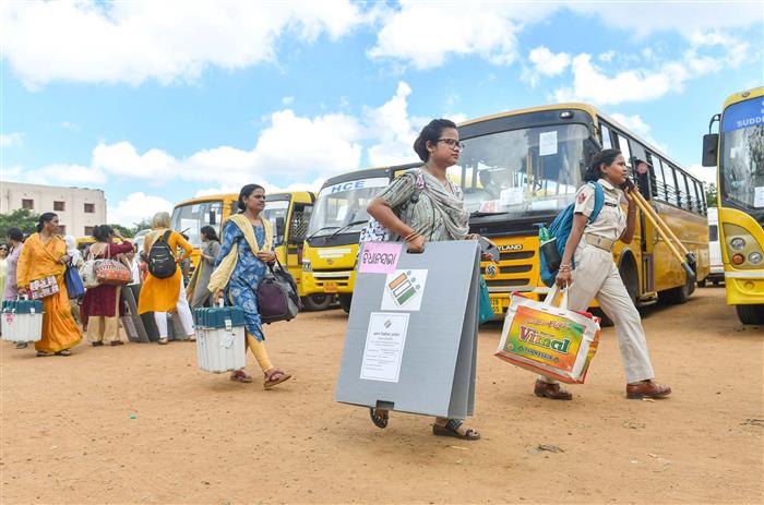 24 मई, 2024 को ओडिशा के भुवनेश्वर में बीजेबी कॉलेज में आम चुनाव-2024 के छठे चरण की तैयारी की झलकियाँ।