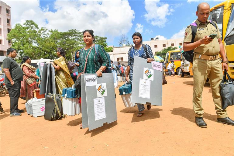 24 मई, 2024 को ओडिशा के भुवनेश्वर में बीजेबी कॉलेज में आम चुनाव-2024 के छठे चरण की तैयारी की झलकियाँ।