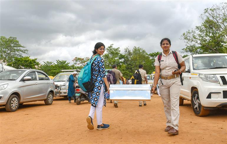 24 मई, 2024 को ओडिशा के भुवनेश्वर में बीजेबी कॉलेज में आम चुनाव-2024 के छठे चरण की तैयारी की झलकियाँ।