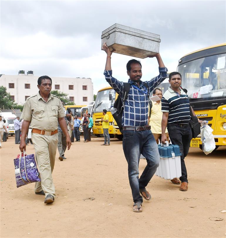 24 मई, 2024 को ओडिशा के भुवनेश्वर में बीजेबी कॉलेज में आम चुनाव-2024 के छठे चरण की तैयारी की झलकियाँ।