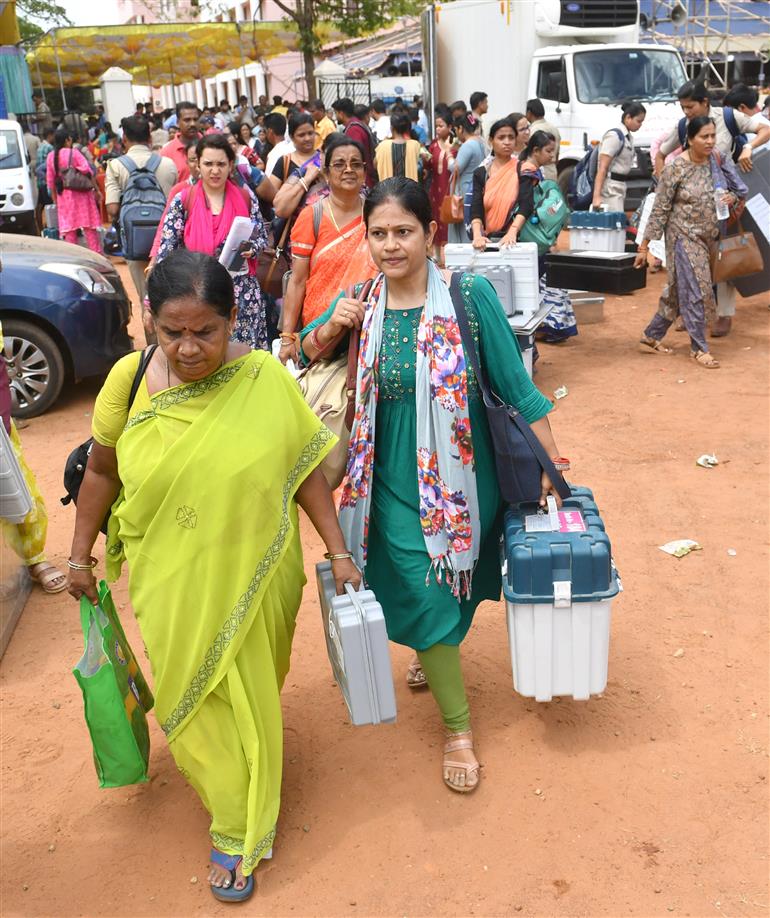 24 मई, 2024 को ओडिशा के भुवनेश्वर में बीजेबी कॉलेज में आम चुनाव-2024 के छठे चरण की तैयारी की झलकियाँ।