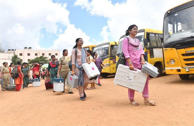 24 मई, 2024 को ओडिशा के भुवनेश्वर में बीजेबी कॉलेज में आम चुनाव-2024 के छठे चरण की तैयारी की झलकियाँ।