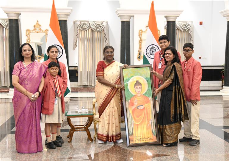 The President of India, Smt Droupadi Murmu meets Children from various schools and organisations on the occasion of Children’s Day at Rashtrapati Bhavan Cultural Centre, in New Delhi on November 14, 2024.