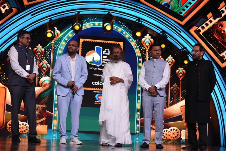 Pandit Sri Sri Ravi Shankar, the CM of Goa, Shri Pramod Sawant and the Director Shekhar Kapoor graced the IFFI 2024 function, in Goa on November 20, 2024.