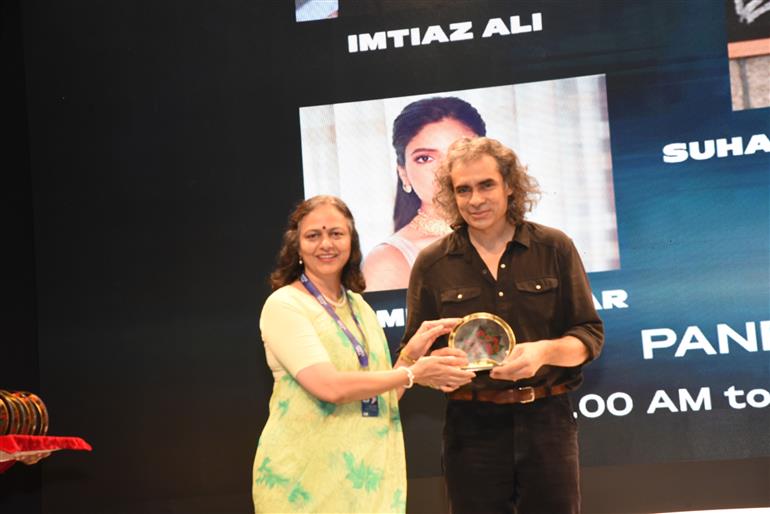 Felicitation of Shri Imtiaz Ali at 55th IFFI, in Goa on November 22, 2024. 
